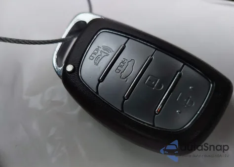 2020 Hyundai Elantra Value Edition z USA, uszkodzony, nr VIN 5NPD84LF4LH594228